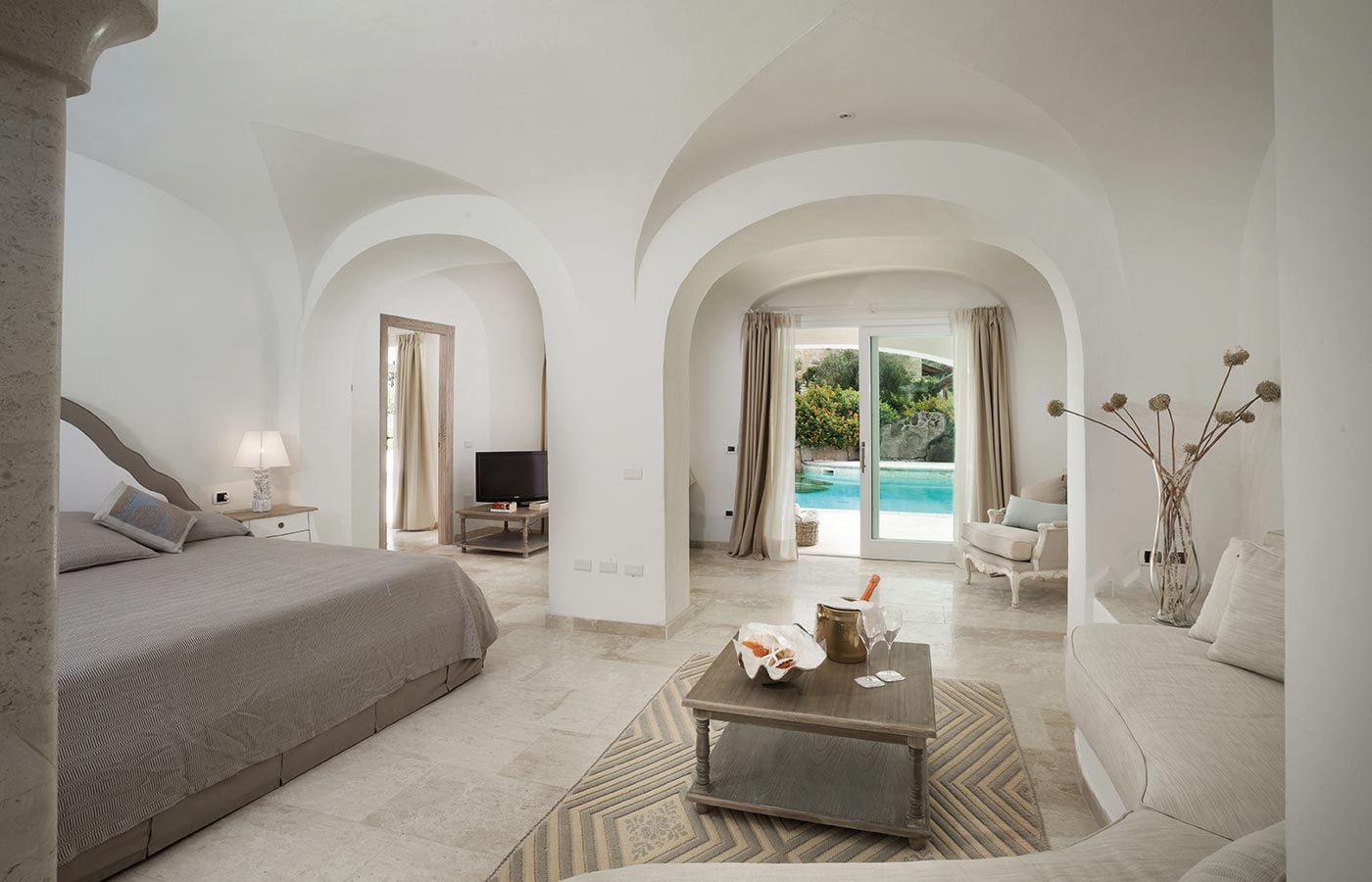Suite con piscina privata presso l'hotel Pulicinu a Baja Sardinia